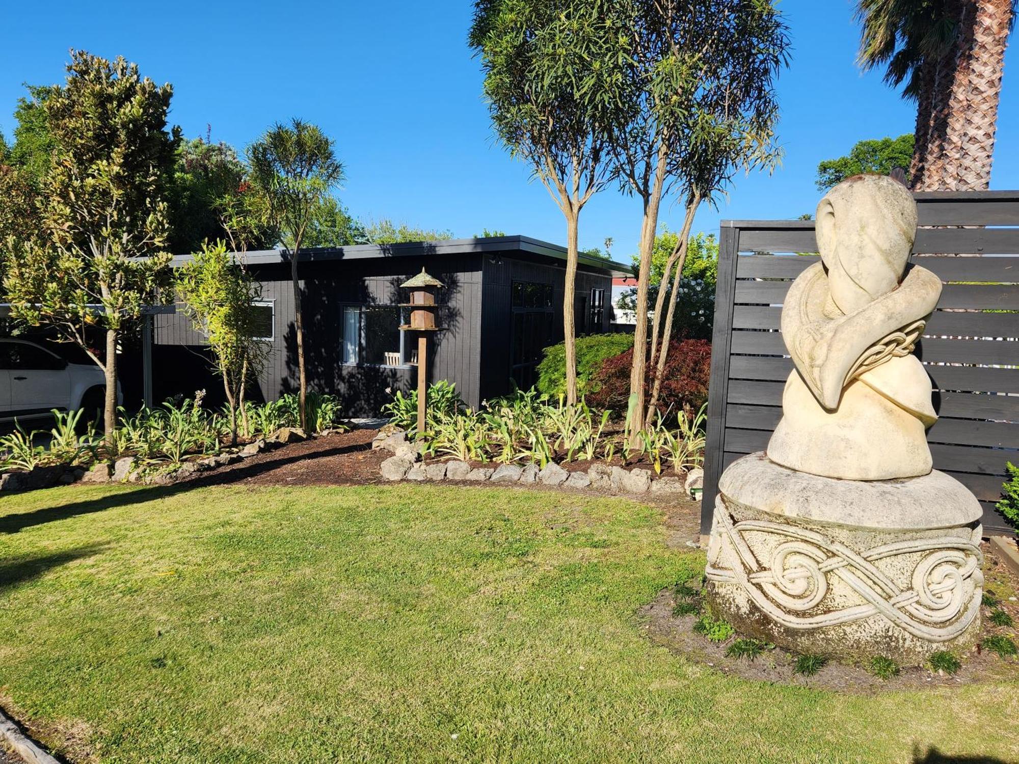 Cedar House Bed & Breakfast Gisborne Exterior photo