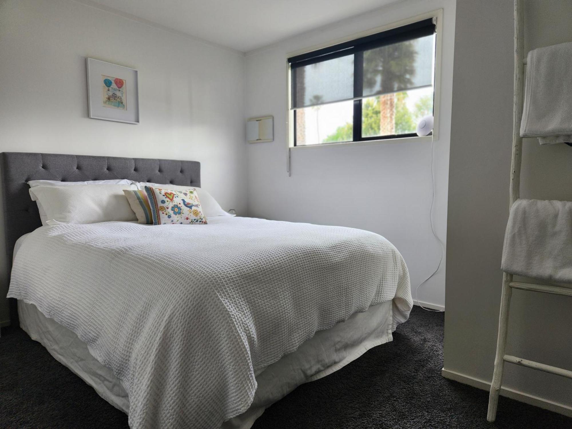 Cedar House Bed & Breakfast Gisborne Exterior photo
