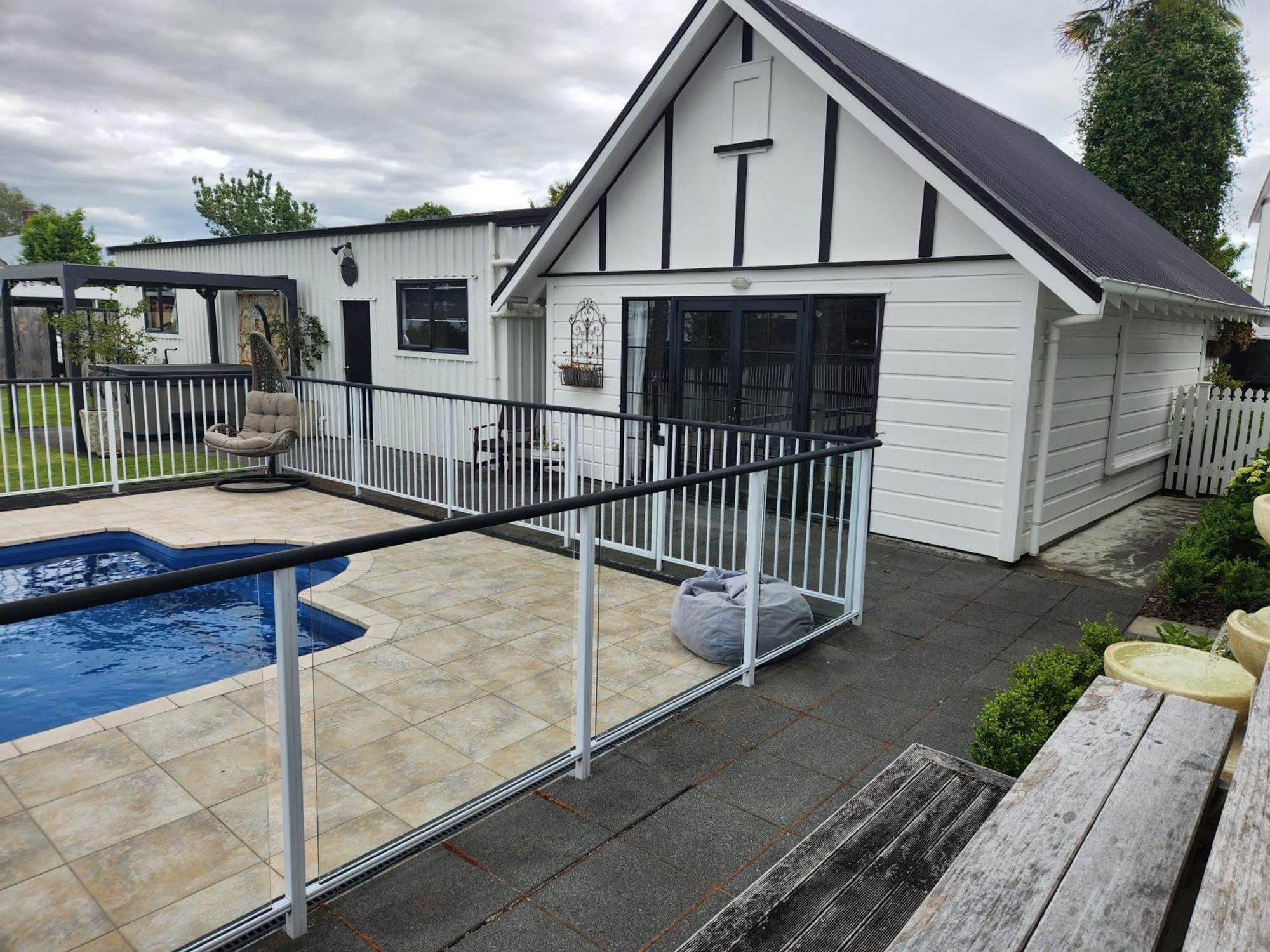 Cedar House Bed & Breakfast Gisborne Exterior photo